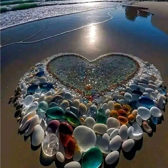 Meet your Posher Miss Fashionista - Picture 2 of 2